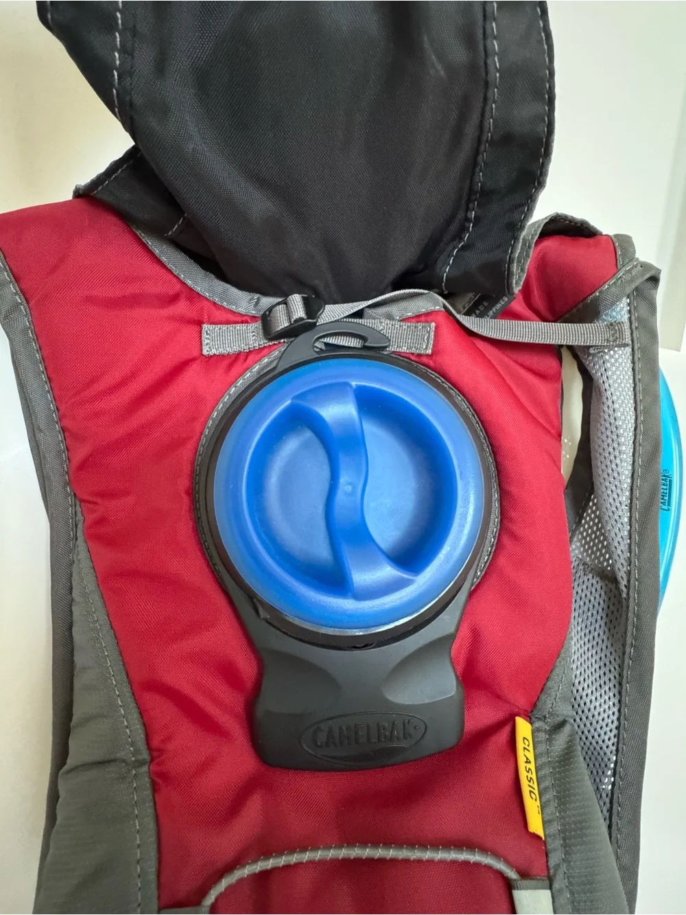 CamelBak Classic Hydration Pack Backpack Hiking Trail MTB Cycling Red Gray EUC